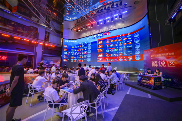 LPL夏季赛W5D3：晴天交手Yskm，Rookie对阵Scout